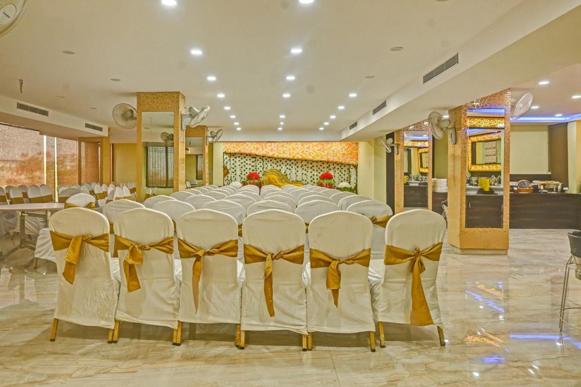 Oyo Tulsi Angan Hotel Danapur Buitenkant foto